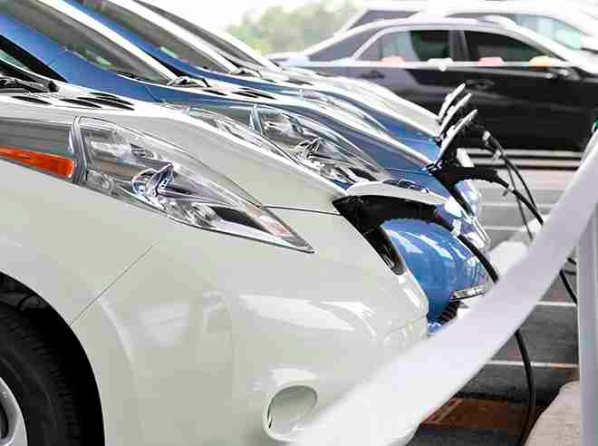 Charged EVs | ORNL’s open-source modeling tool helps planners select best sites for highway charging stations
