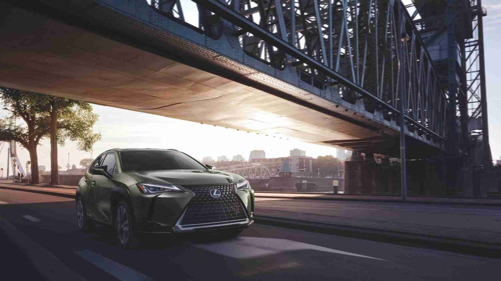 39-mpg urban luxury crossover refresh doesn’t include a charge port