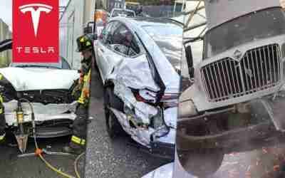 Tesla Model X Smashed Between Two Trucks, Airbags Did Not Deploy