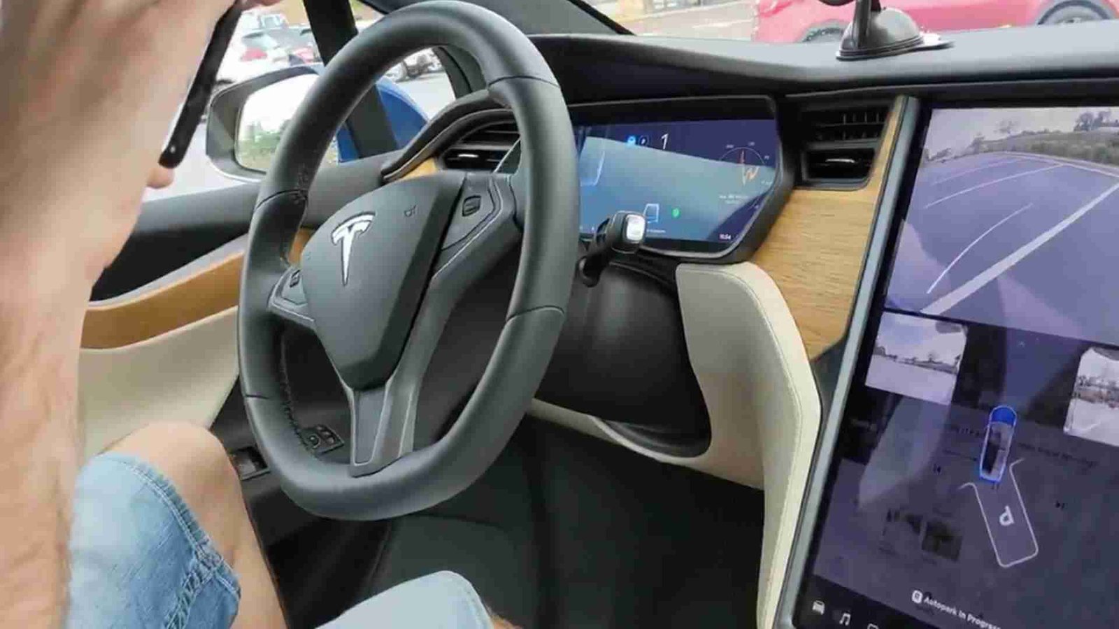 Check Out Tesla’s Camera-Only Autopark Feature In Action