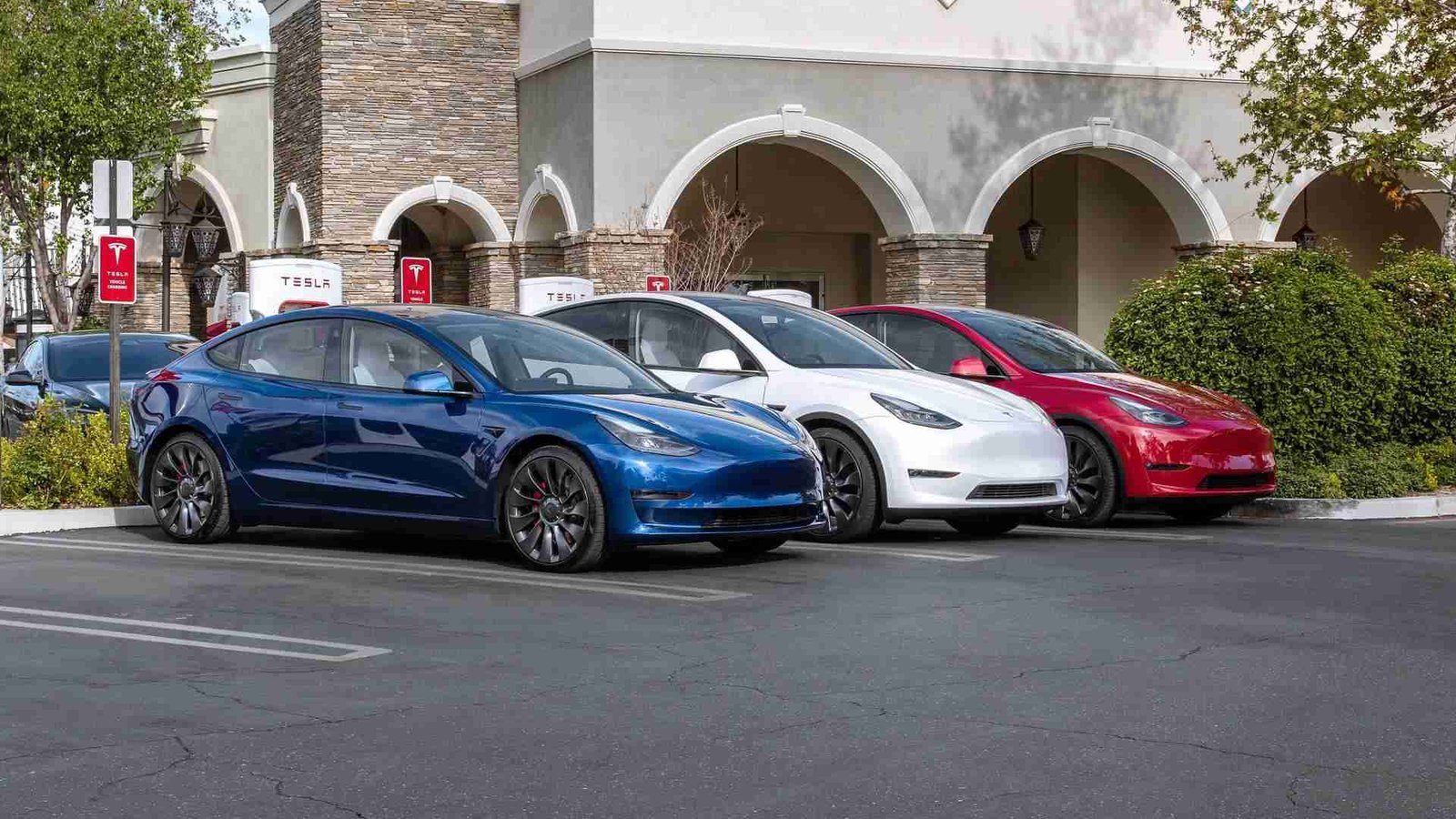 Salvage Tesla Model 3 Owners Can Now Use Superchargers Again