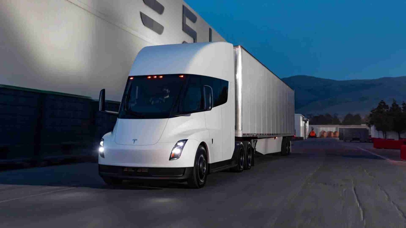 Company Announces 1 MW Wireless Charging For Tesla Semi