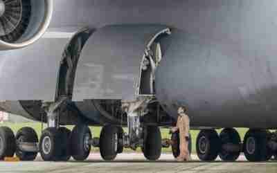 This Super Heavy 420 Ton US Aircraft Needs 28 Wheels to Land