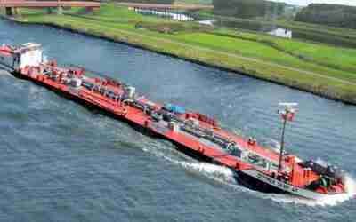 This is How Cargoes Are Moved on Europe’s Narrow Canals