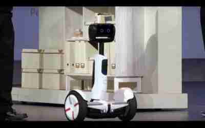 Half Segway, half hoverboard… all robot