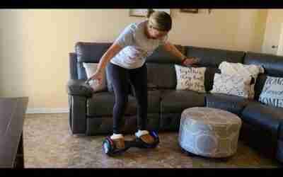 Mom rides hoverboard for the first time! (Hilarious)