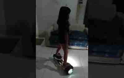 khayra bermain hoverboard