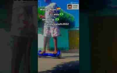 andando de hoverboard