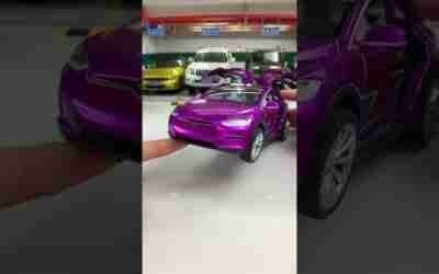 Circle brother car model toy eating chicken with the same Tesla #car model #shorts