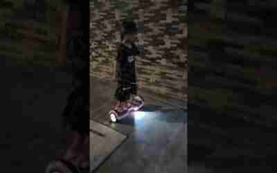 belajar naik Hoverboard pertama kali