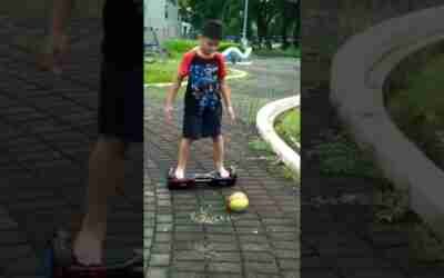 Main Bola pakai Hoverboard  #hoverboard #hoverboardchallenge