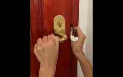 “the traveler can keep it in his pocket or wallet for convenient transportation during a business t