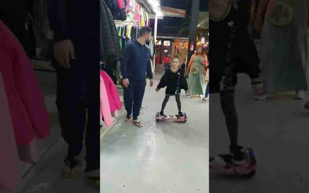 Primeira vez que andei de Hoverboard! #larissawo #hoverboard
