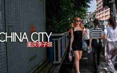 [China explore] Because subway passes through residential buildings, countless people gather here.