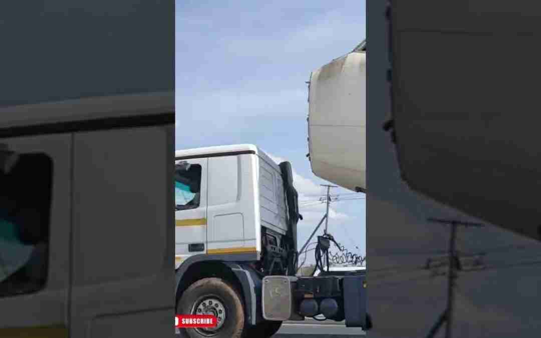 An Old Plane Transported By A Truck❗||Probably For Refurbishing To a Restaurant❓