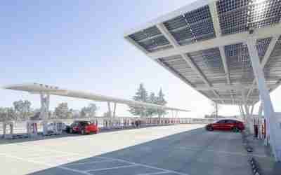 BP’s Supercharger bailout, Trump’s Big Oil bet, big batteries in fuel-cell trucks: Today’s Car News