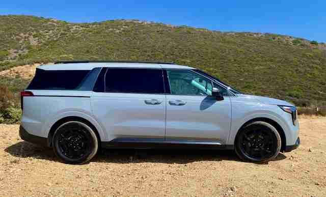 Flash Drive: 2025 Kia Carnival Hybrid